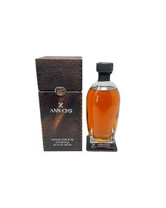 Ann-Eks Rum Hannelore Umverpackung und Flasche